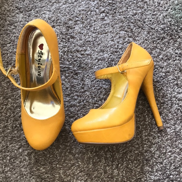 Heels 👠 - Picture 2 of 2